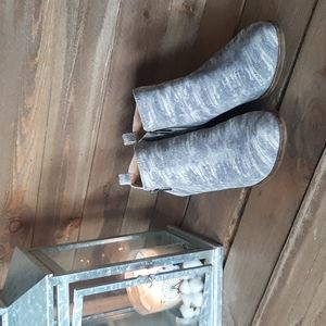 Lucky brand bootie sz 9